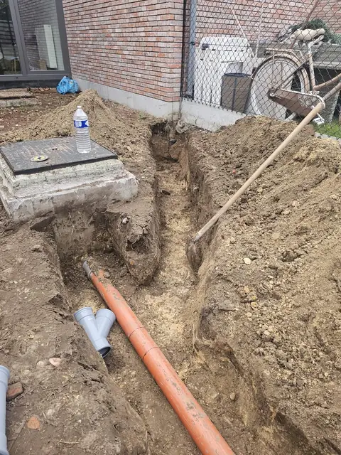 Aansluiting bij de inspectieput