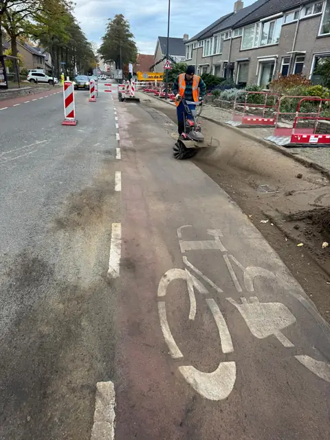 Werkzaamheden langs de fietsstrook